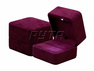 7913000 Футляр с подсветкой для украшений (72х72х52)